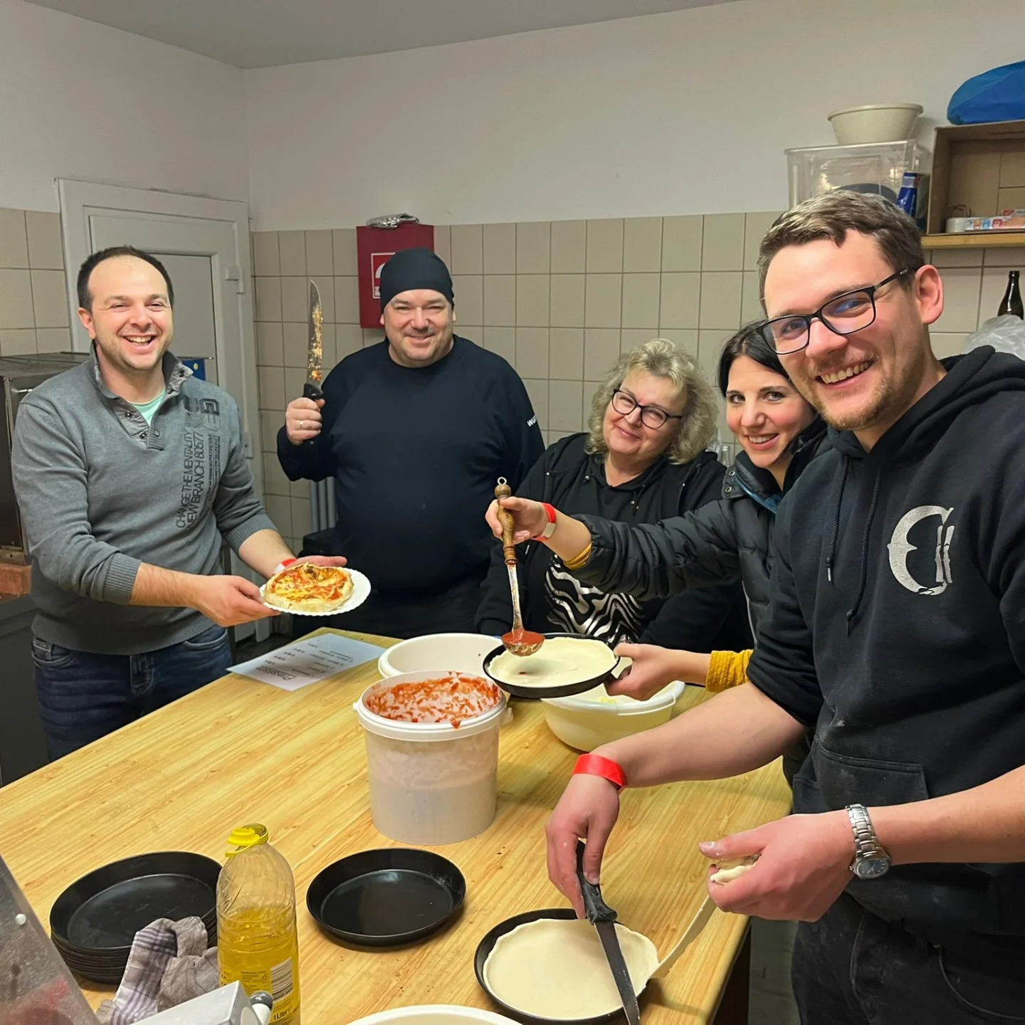 Pizza-Bäcker im Einsatz: Kulinarischer Jahresabschluss beim X-Mas Metal